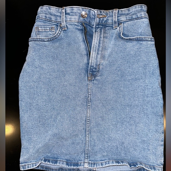 H&M High Waisted Skirt - Picture 1 of 3